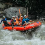 Kiat Sukses Menghadapi Air Deras saat Arung Jeram